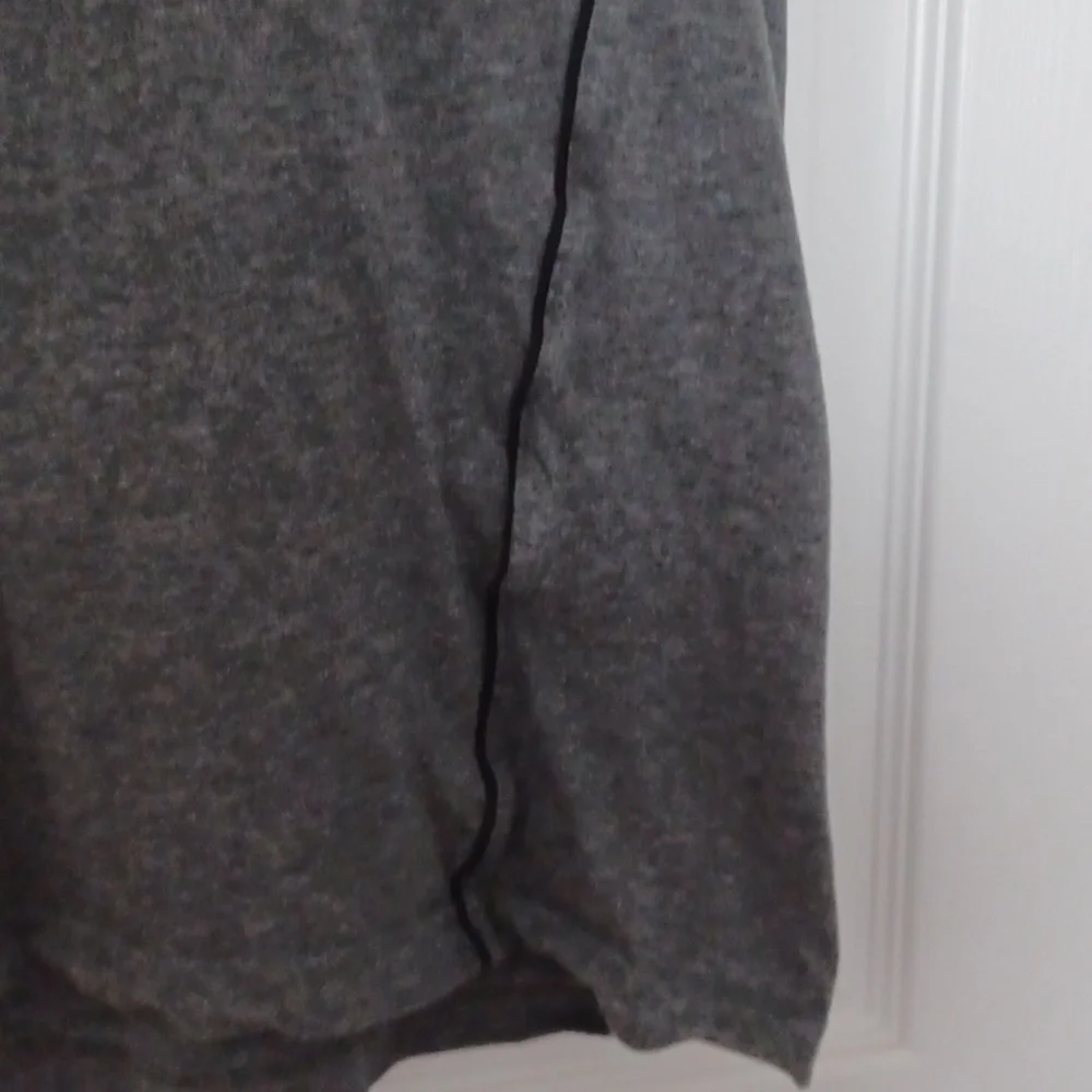 -- Adidas Men's Gray T-Shirt Size Small Casual